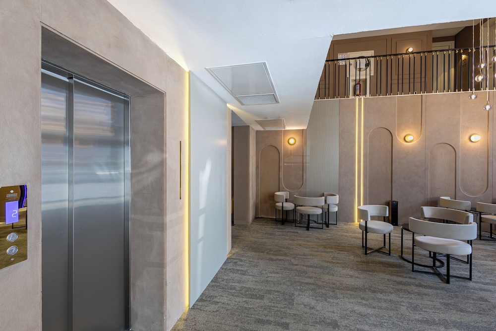 REO Hotel & Spa 3/69