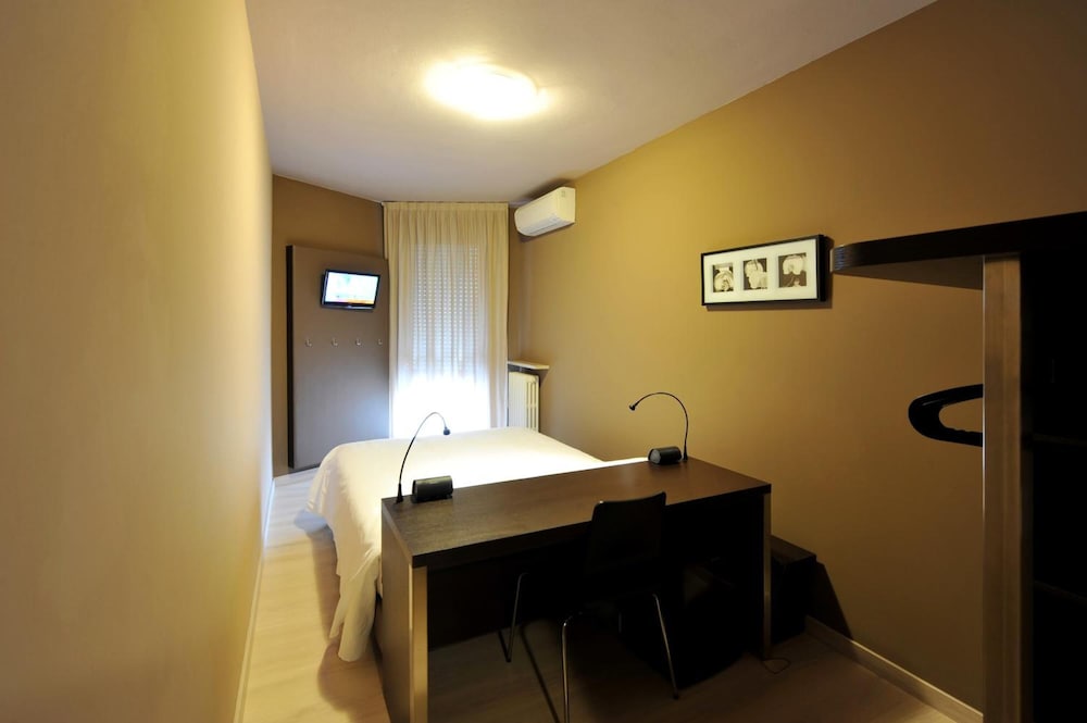 M14 Hotel 12/56