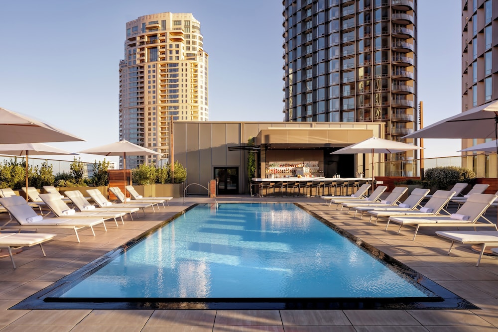 Fairmont Century Plaza Gold Experience 71/73