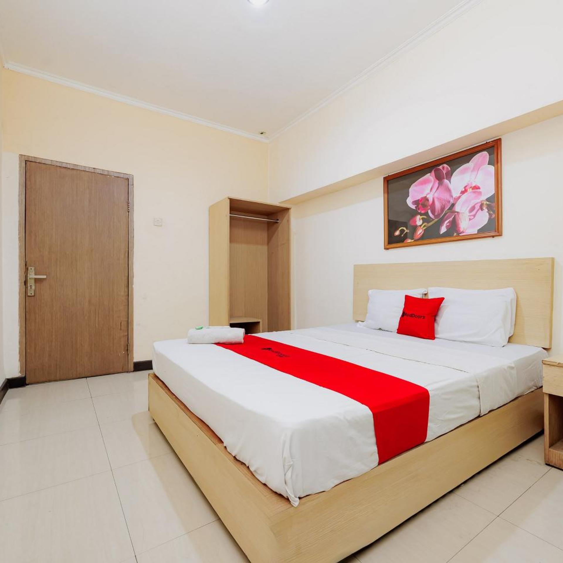 RedDoorz near Istana Plaza 2 10/50