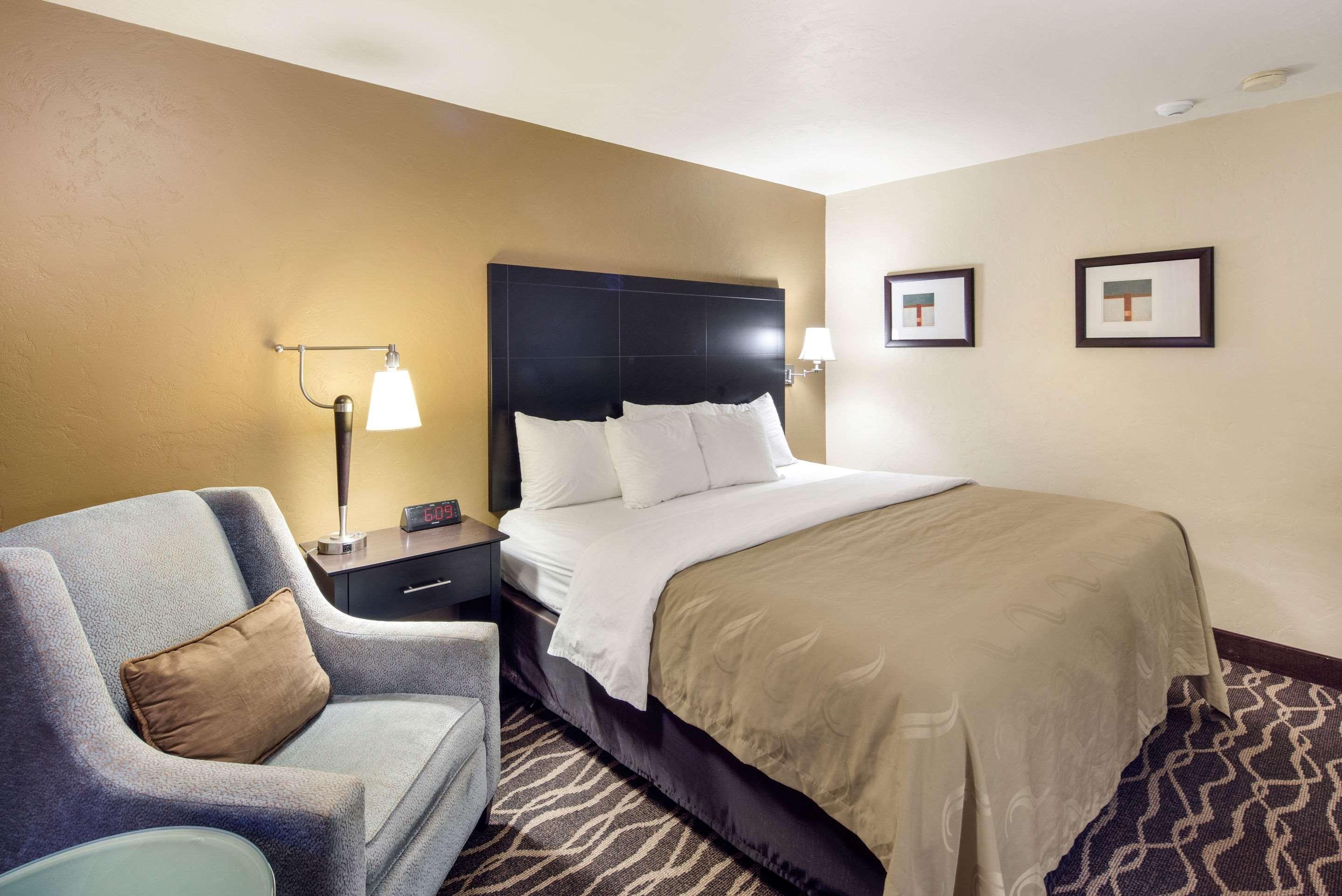 Efficiency, Suite, King Bed