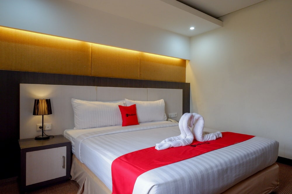 RedDoorz Plus near Hotel Benua Kendari 15/23