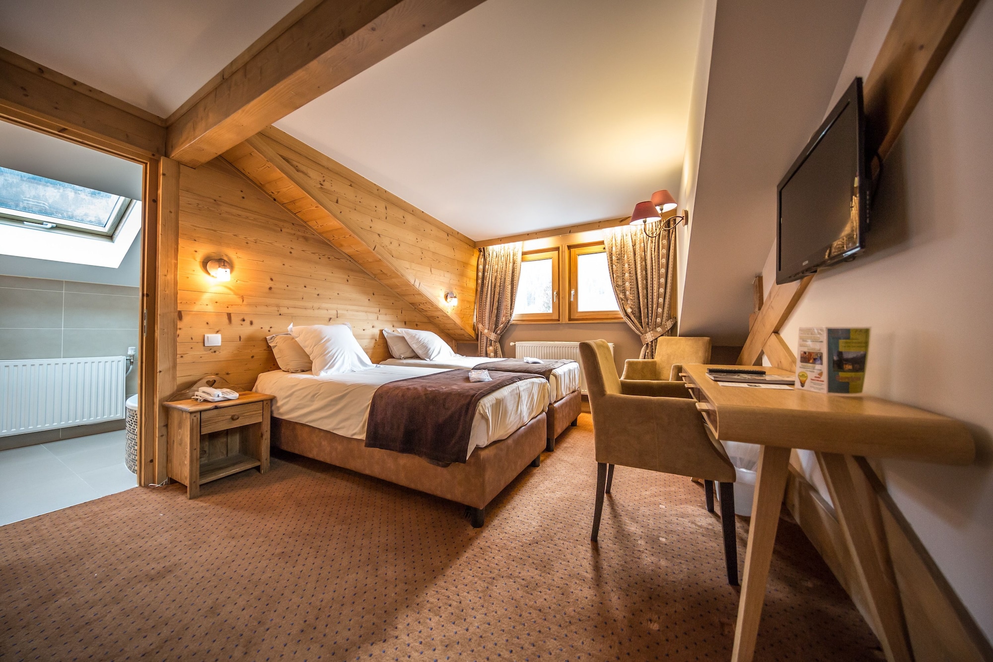 ROOM, TRIPLE, MOUNTAIN SIDE, POOL ACCESS