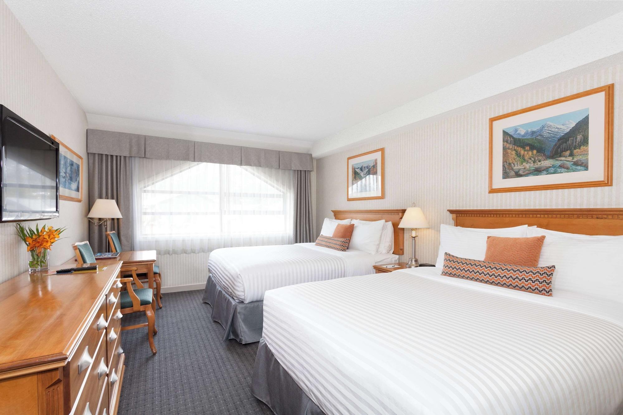 Deluxe, 2 Queen Beds, No Air Condition