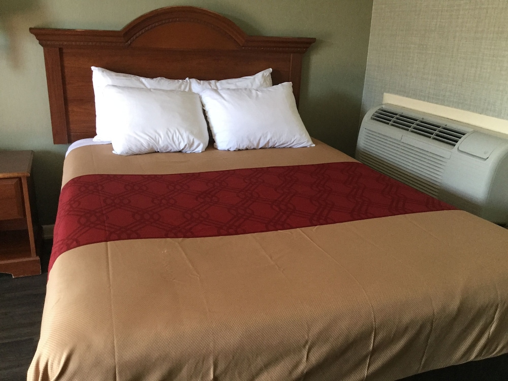 Falls Inn Newton Falls 17/43