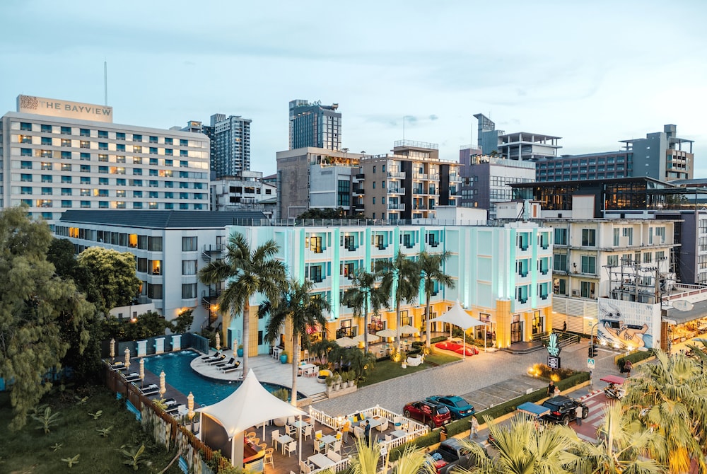 Wave Hotel 3/50