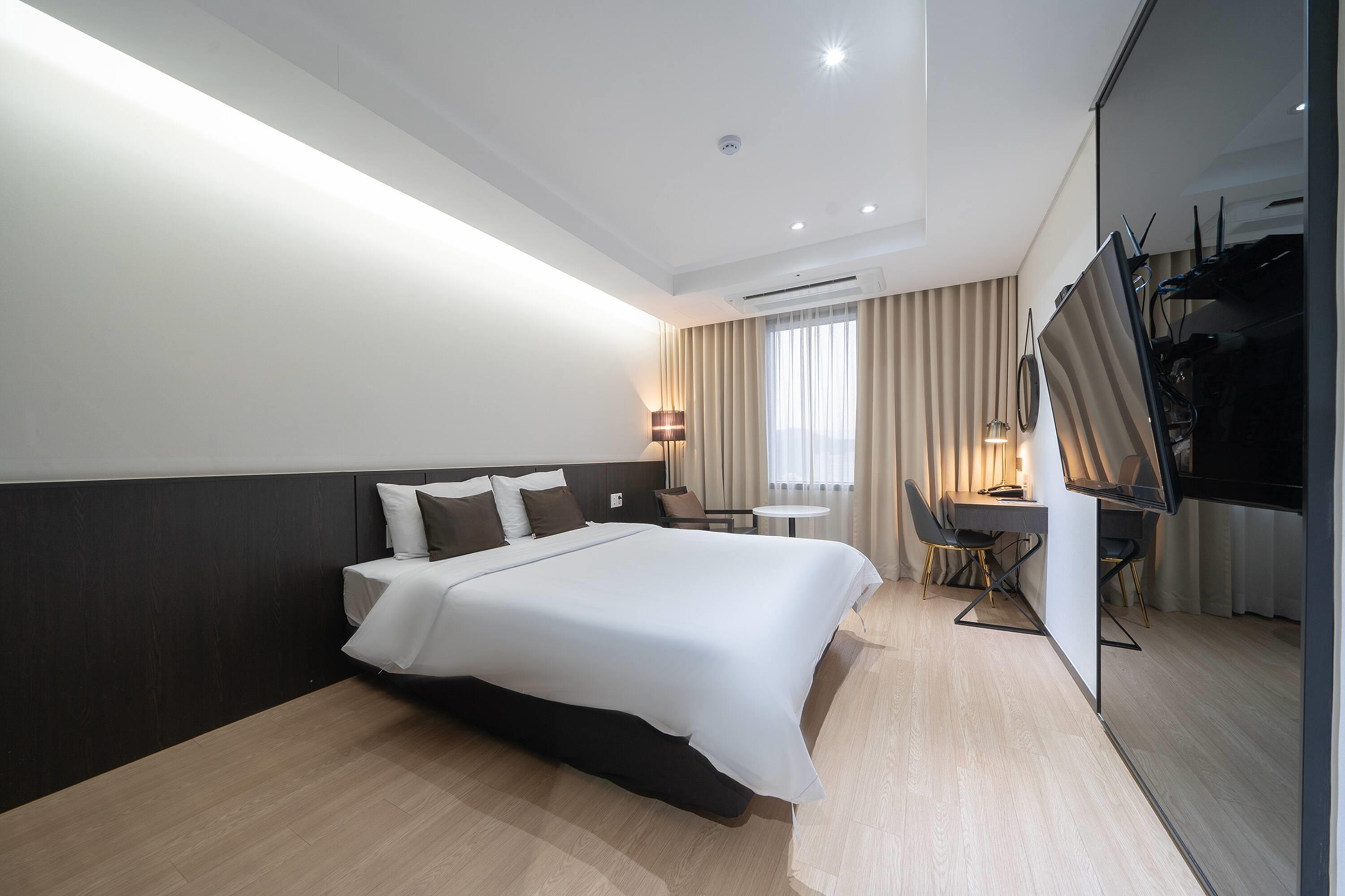 Room, Double Bed