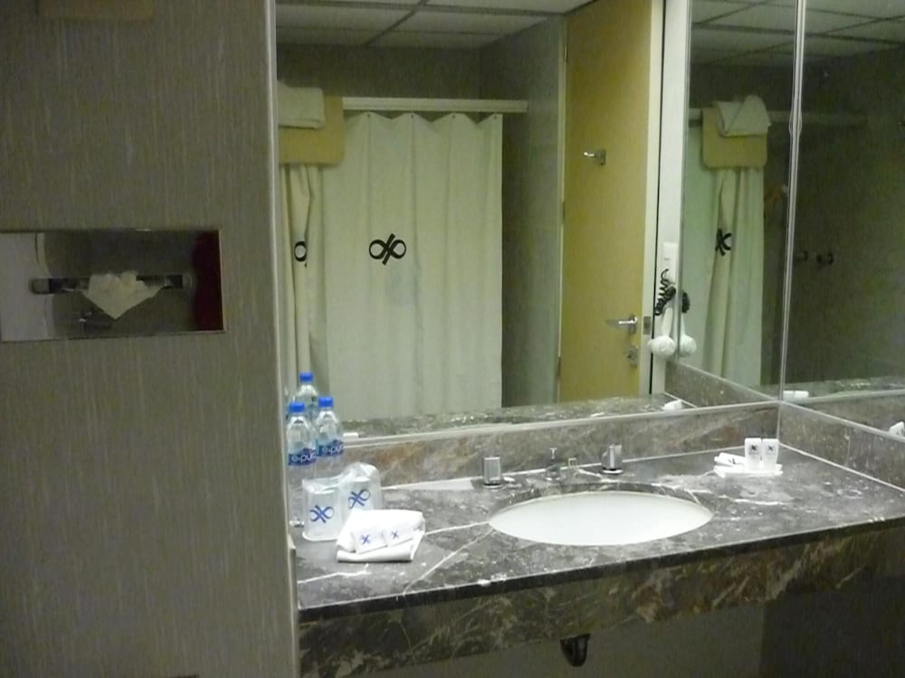 Bristol Hotel 22/62