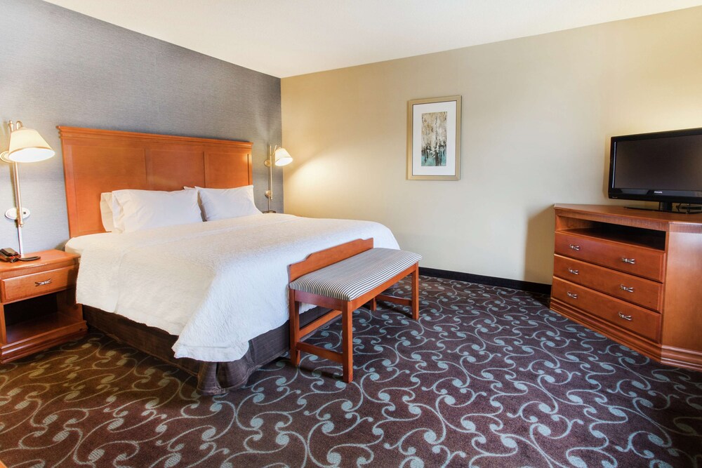 Hampton Inn & Suites Chicago Deer Park 11/44