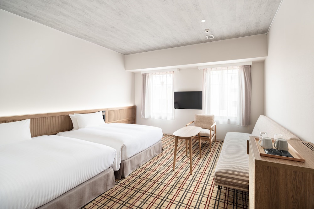 ROOM, QUADRUPLE