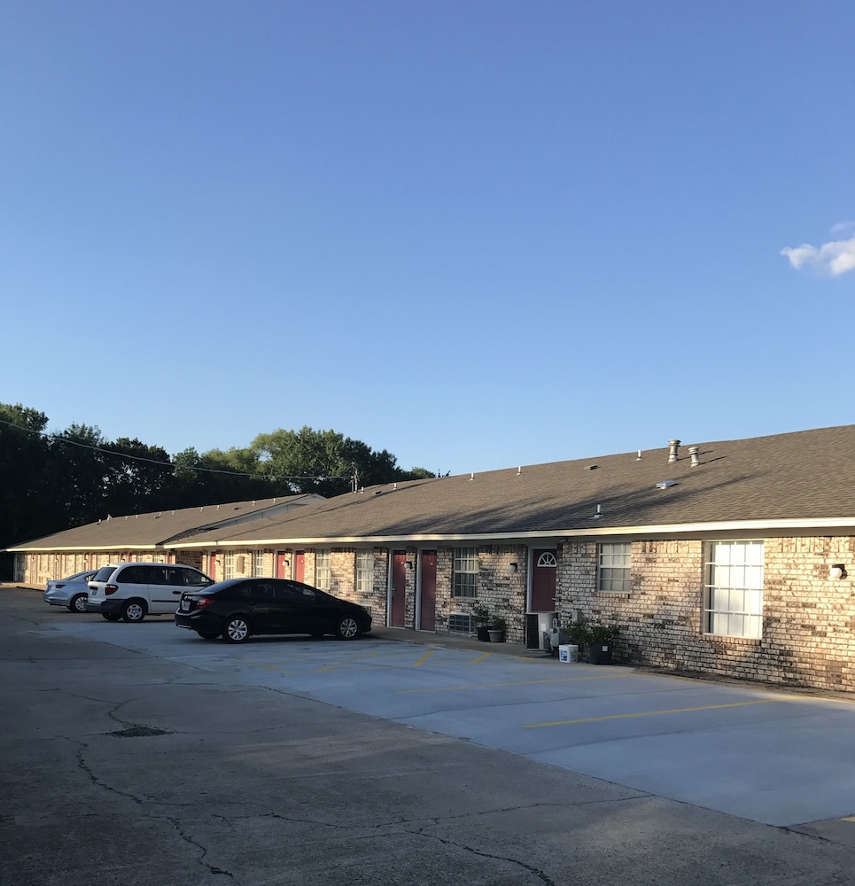Relax Inn Henryetta 1/28