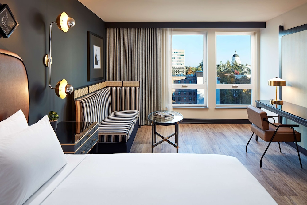 City, King Bed, Capitol View