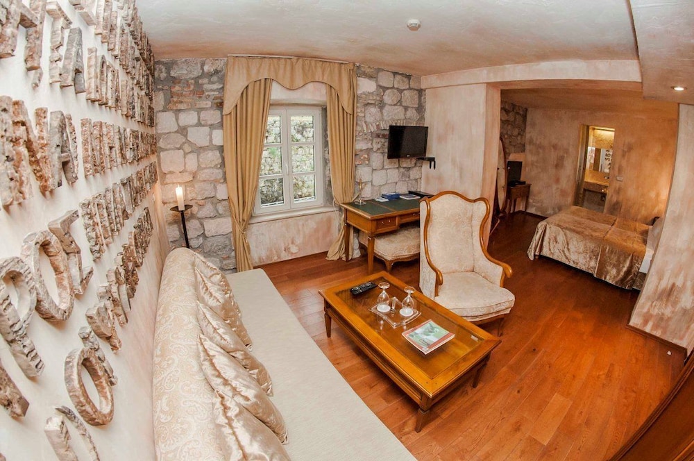 Boutique Hotel Astoria 48/66