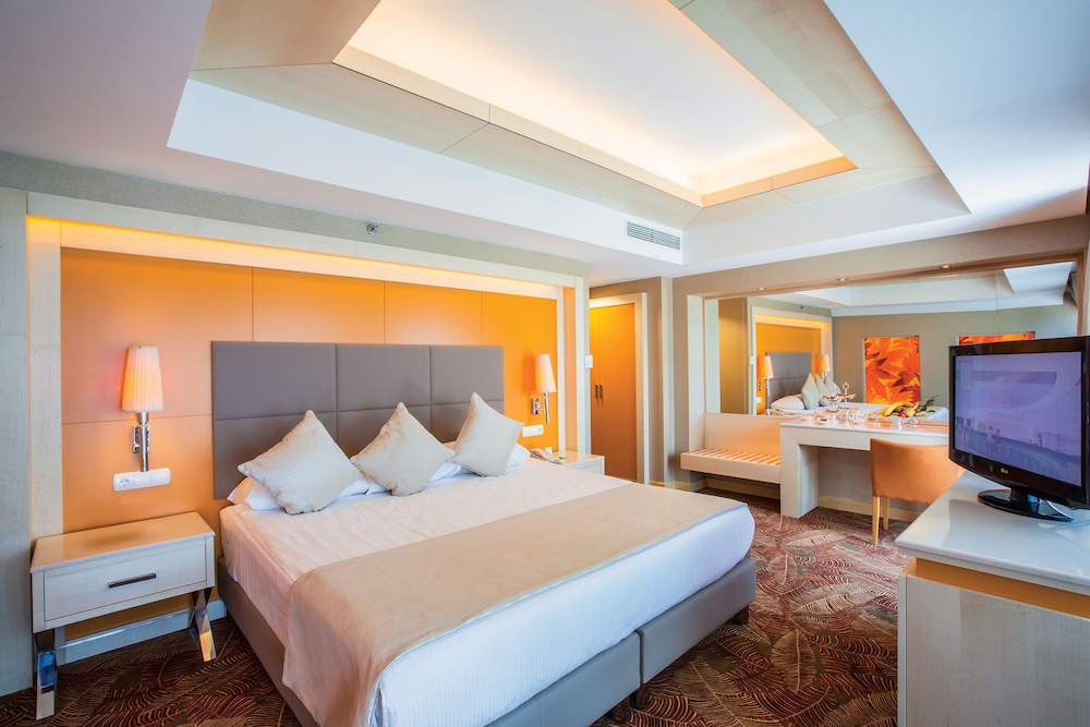 Grand, Suite, 1 Double and 2 Bunk Beds