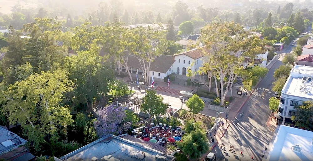 Apple Farm Inn 63/65