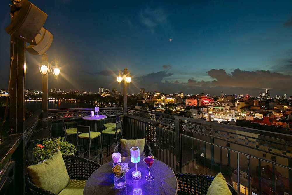 Trang Trang Premium Hotel 64/70