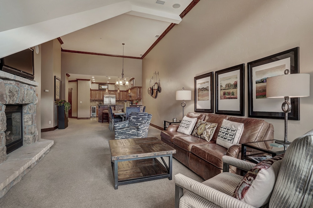 Crystal Peak Lodge 42/74