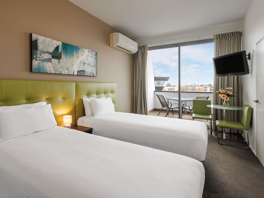 Mercure Melbourne Caroline Springs 9/48