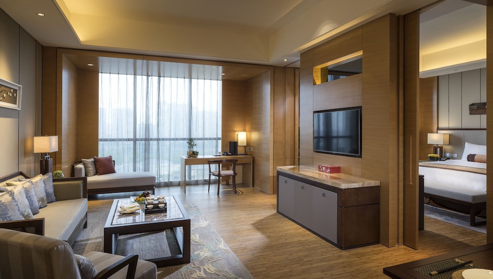 HUALUXE YANGJIANG CITY CENTER 48/79