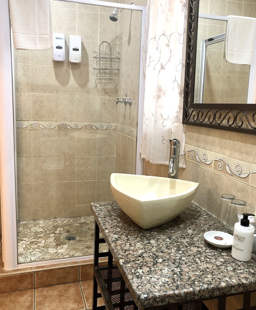 Clubview Guest House 35/40