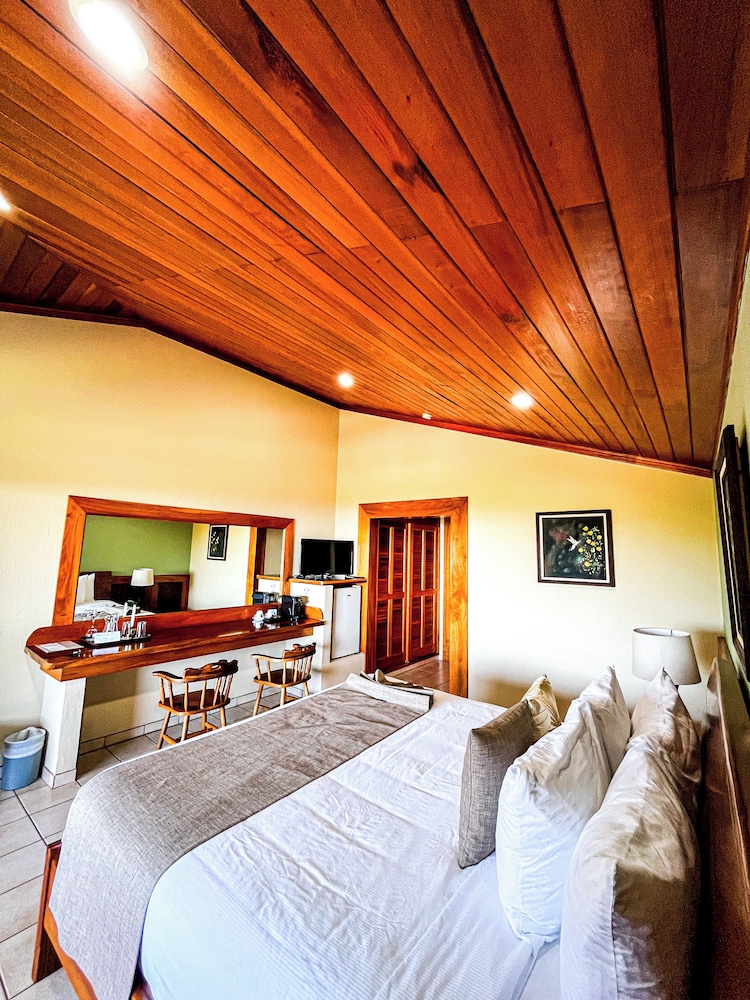 غرفة سوبيريور بسريرين مزدوجين بإطلالة على الحديقة بشرفة، Hotel de Montana Monteverde 6/7