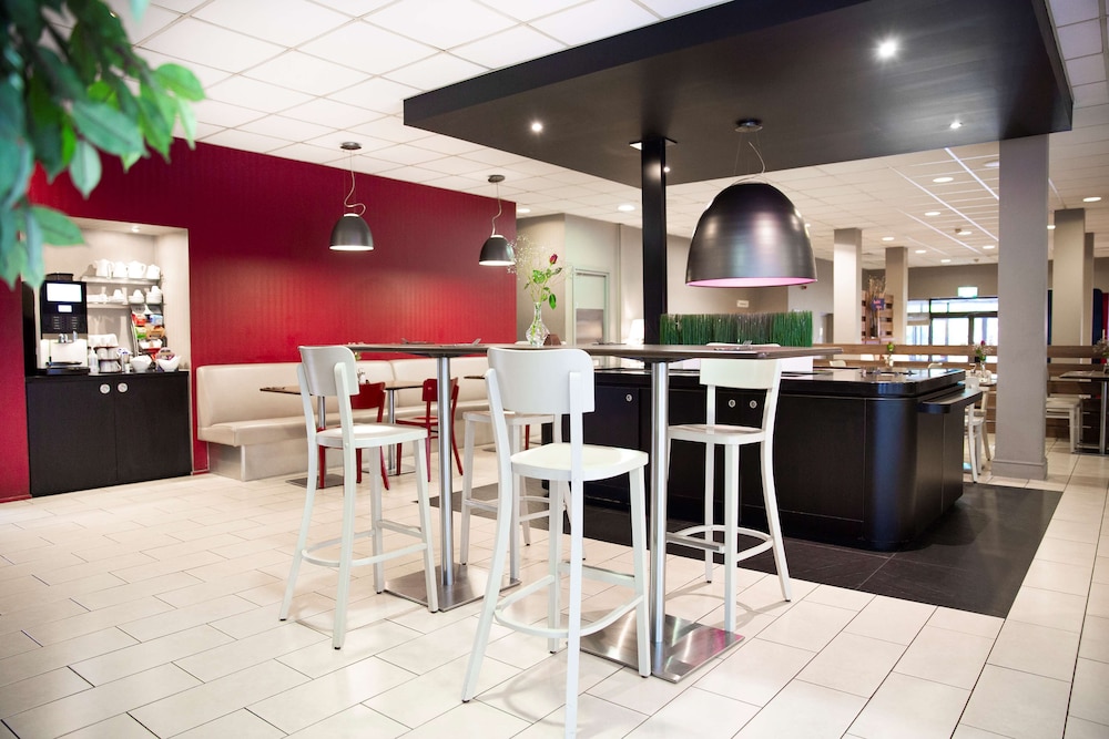 CAMPANILE SWINDON 34/52