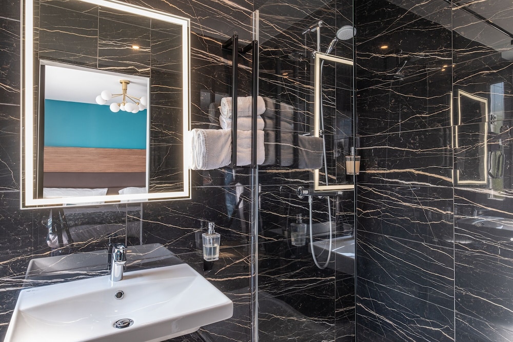 The Originals Boutique, Hotel Le Marignan, Le Havre Centre Gare 37/40