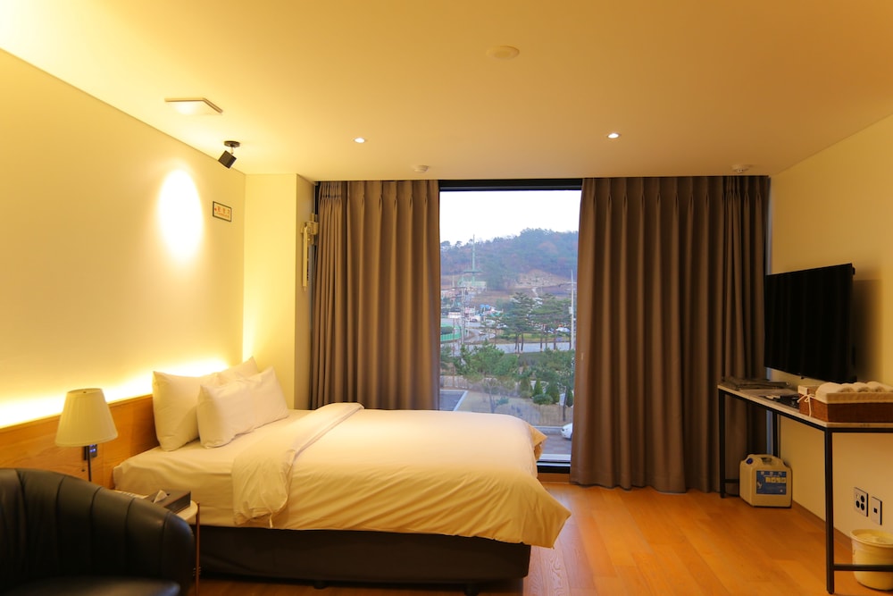 Connecting, Family, Twin Beds, 2 Double Beds, 3 Futon Beds, Terrace, Hotel Gite 2/5