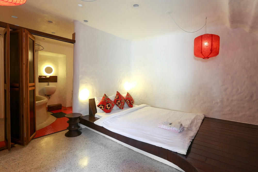 Mo Rooms 5/50