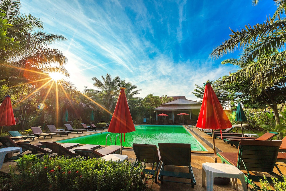 Lanta Klong Nin Beach Resort 8/70