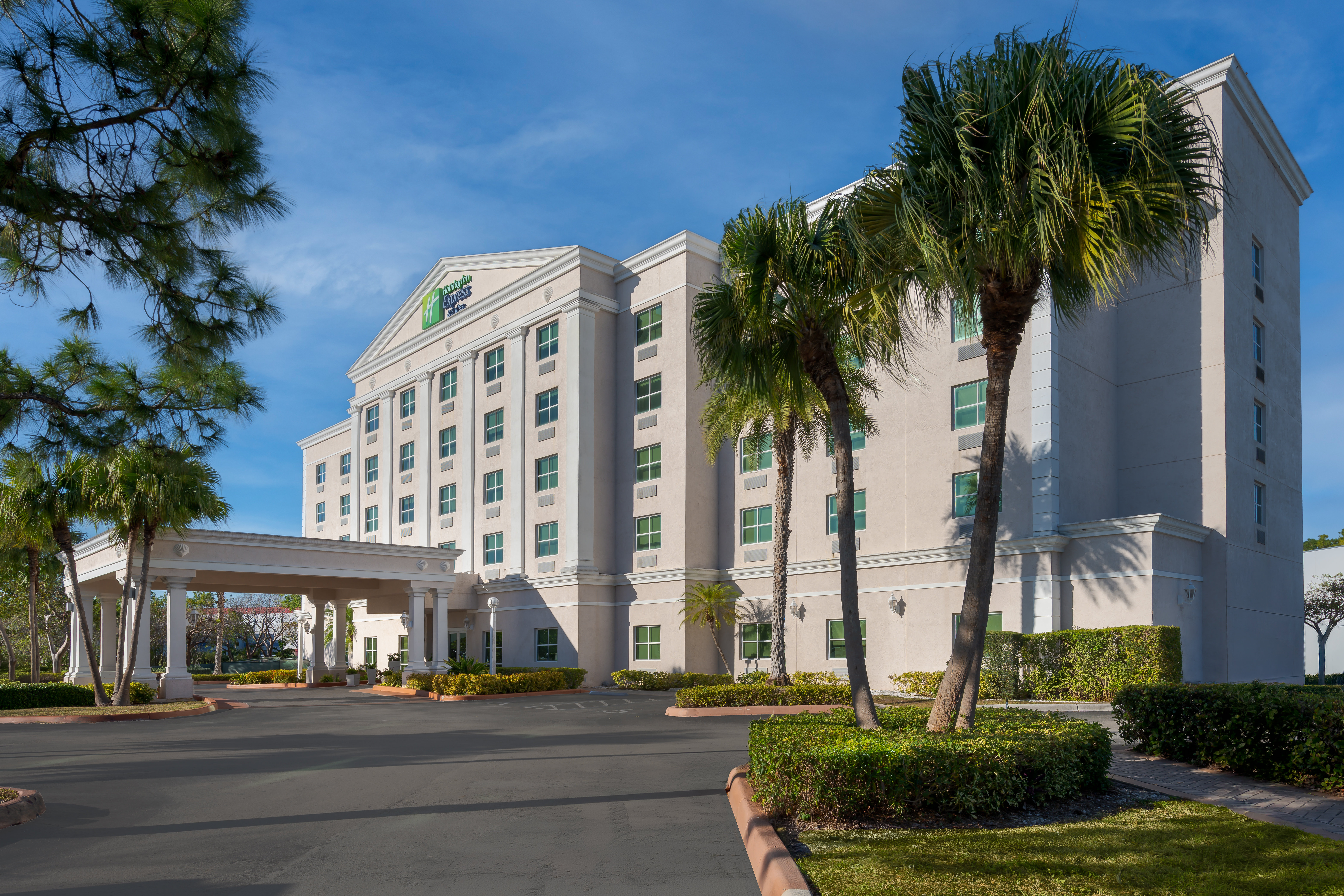 Holiday Inn Express and Suites Kendall 7/77