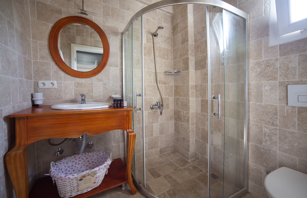 Vinifera Vineyards Hotel 49/50
