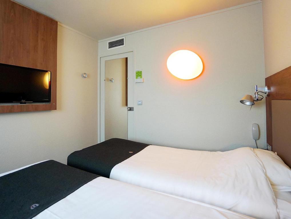 Standard, Quadruple, Double and Twin Beds