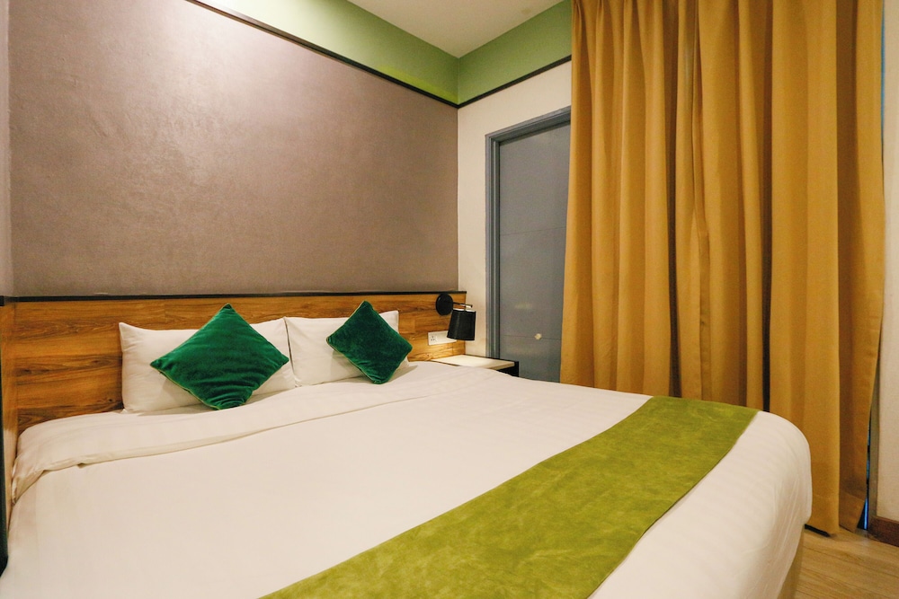 Swing & Pillows at Golden Roof Hotel Seri Iskandar, Ipoh 9/30
