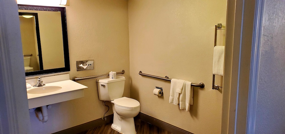 Days Inn by Wyndham Gainesville University I-75 17/37