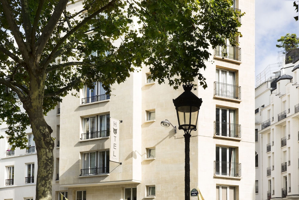 Hotel Le Chat Noir 63/68