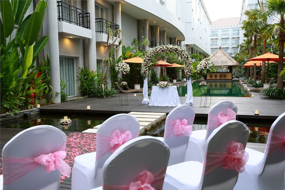 b Hotel Bali & Spa 71/73