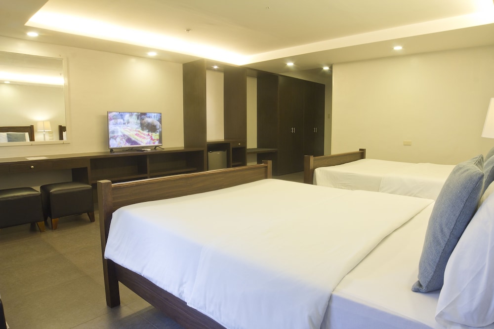 Nichols Airport Hotel 20/61