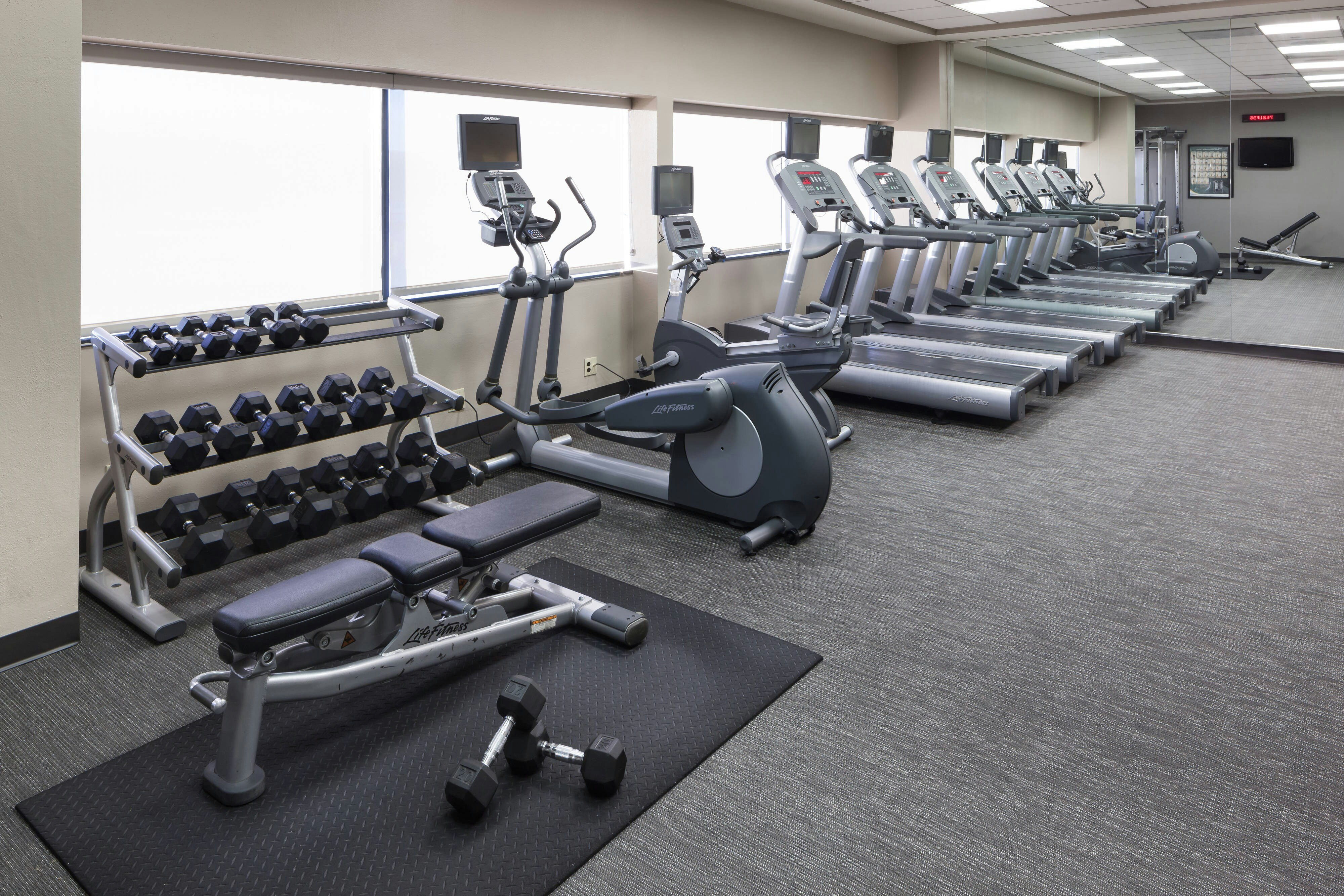 Courtyard By Marriott Alexandria Old Town Southwest 5/17