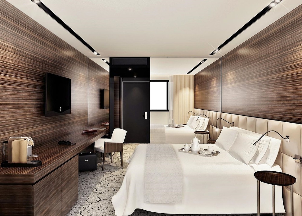 CONNECTING, SUITE