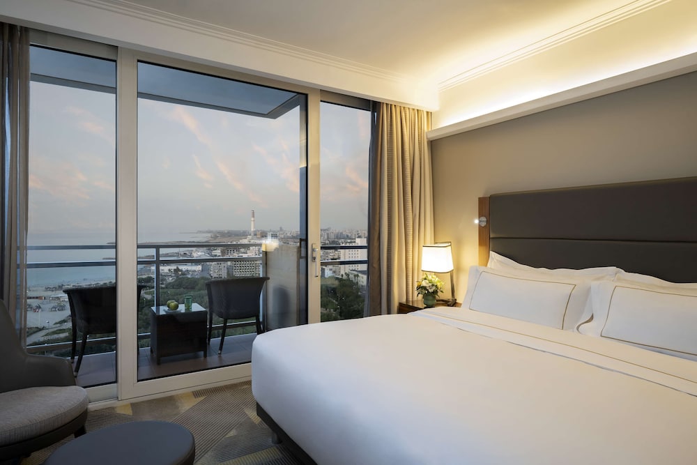 PLAZA, SUITE, KING BED, SEA VIEW