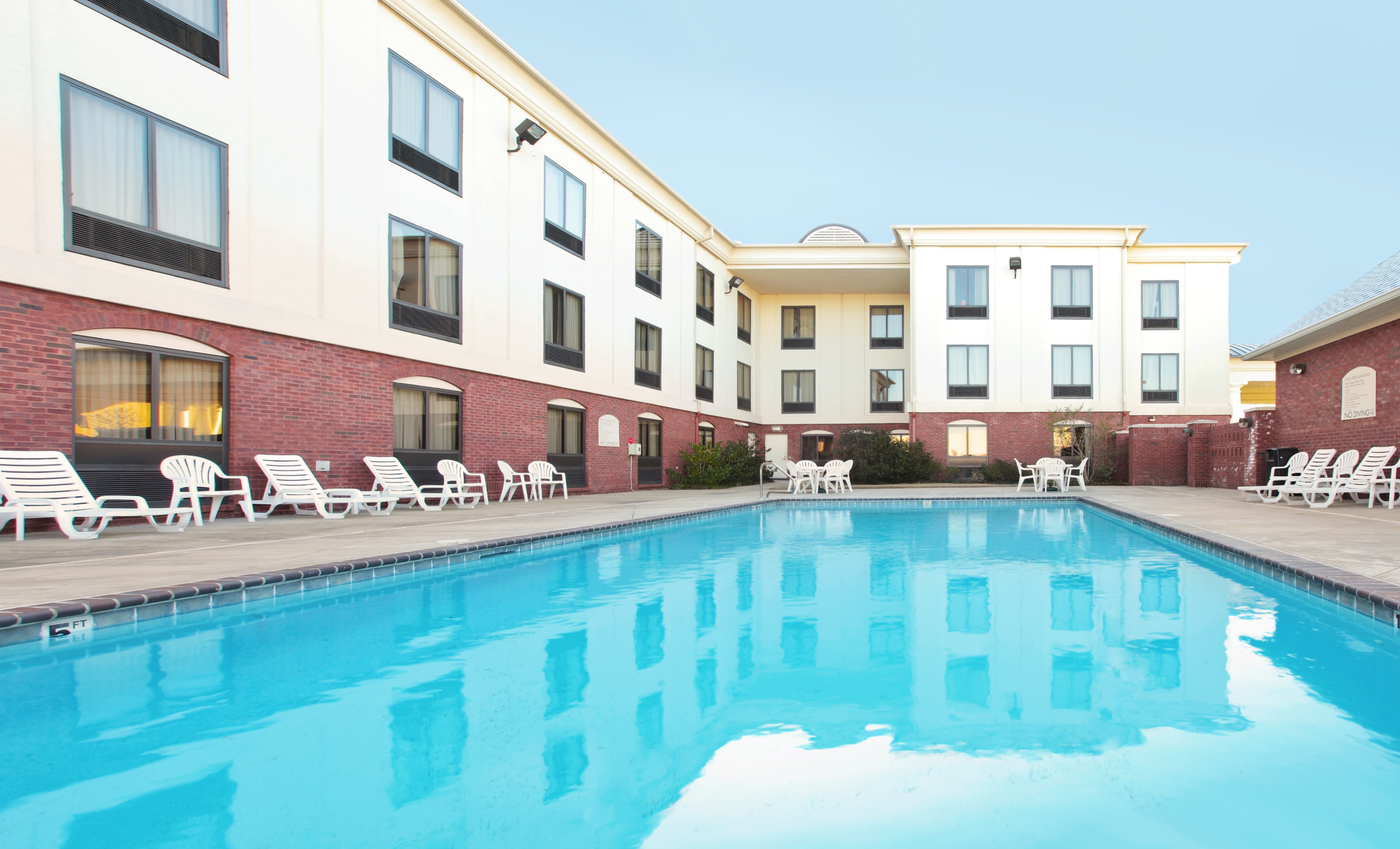 Holiday Inn Express Hotel And Suites Pine Bluff Pines Mall 8/54