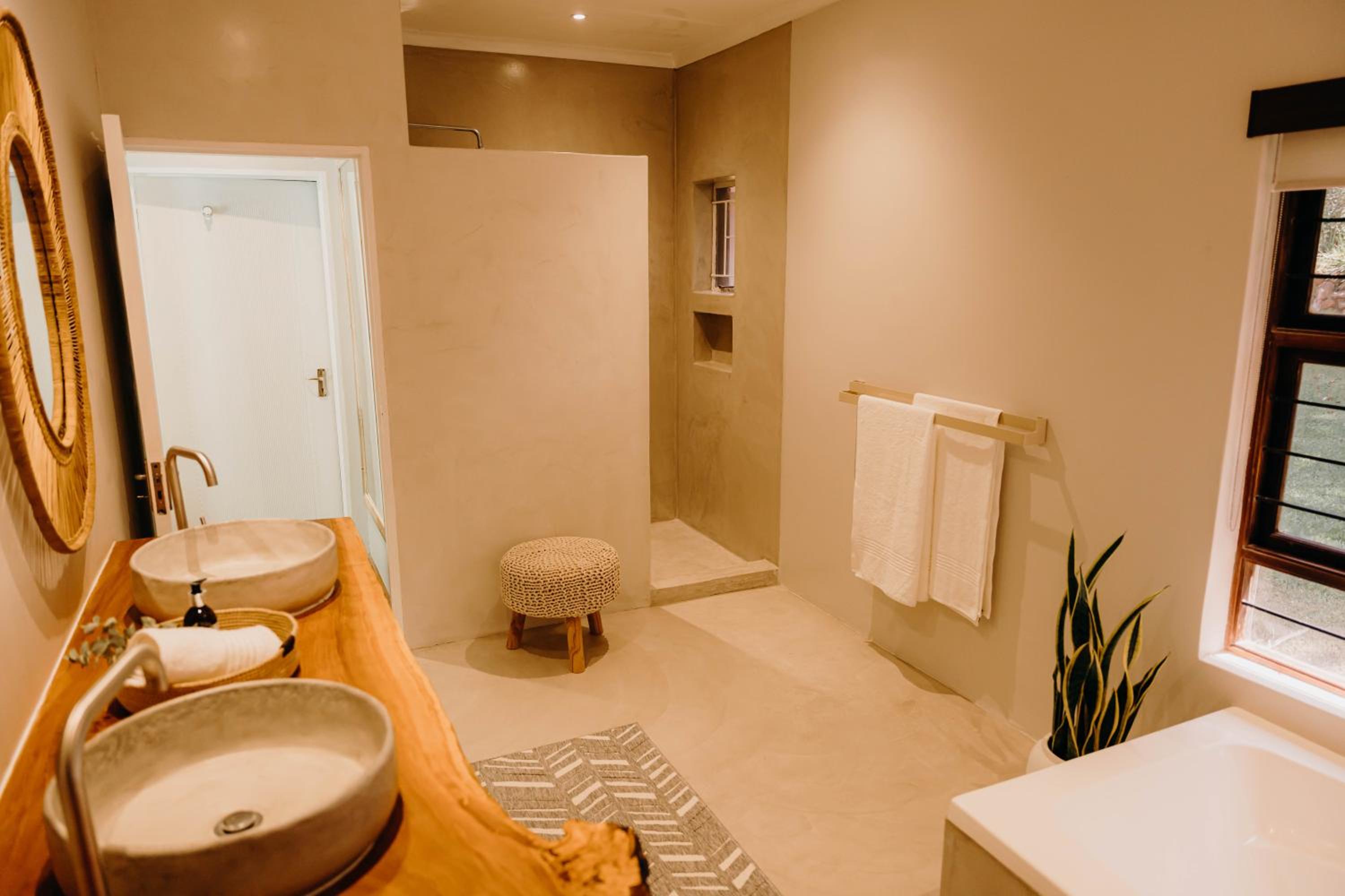 Linvale Country Lodge 46/50