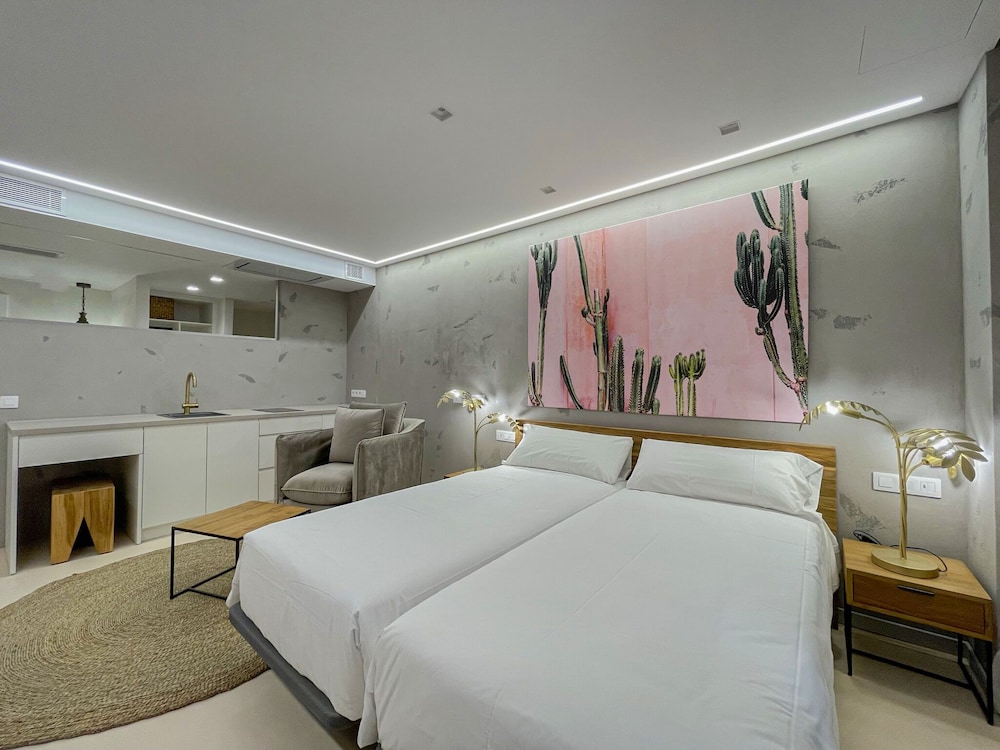 Gran Marina Suites 11/67