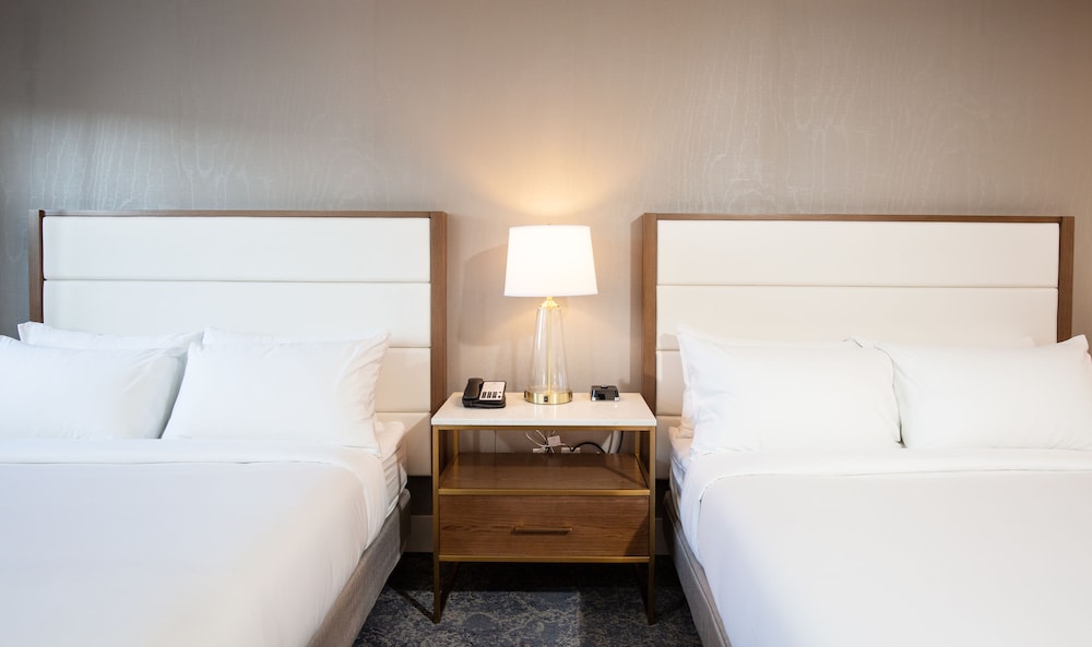 Pomeroy Hotel Fort McMurray 15/50