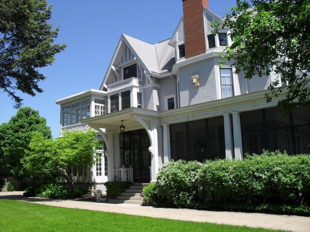 Alexander Mansion Historic Bed and Breakfast 2/48