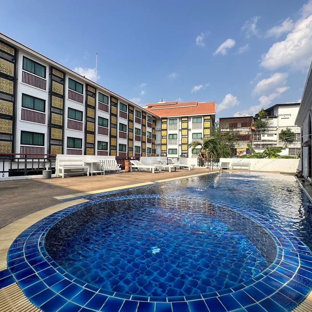 Wangburapa Grand Hotel 43/47