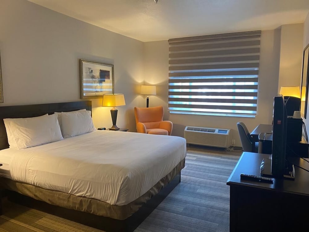 Hotel Marguerite Anaheim/Garden Grove, Trademark Collection 15/50