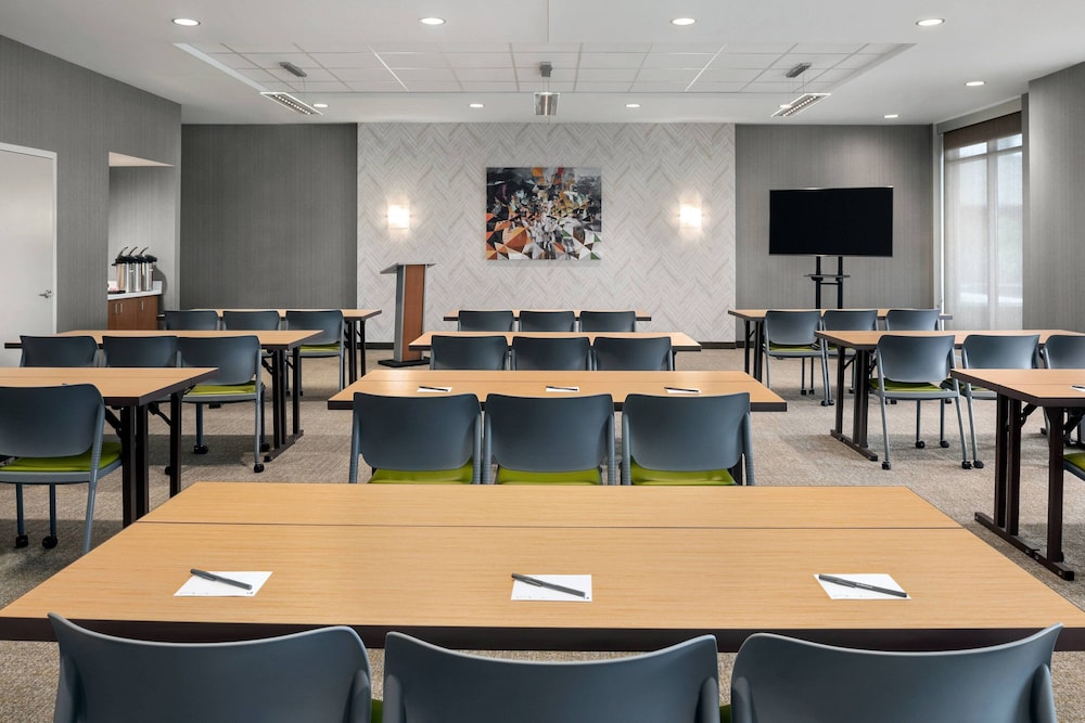Springhill Suites Milwaukee West Wauwatosa 49/50