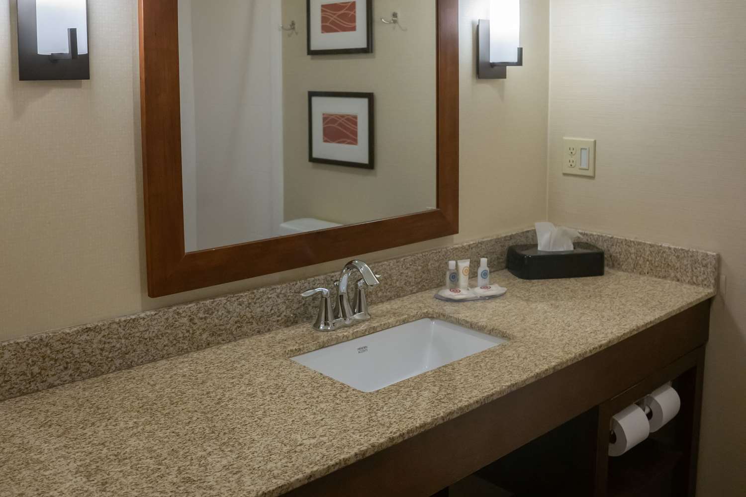 Comfort Inn & Suites Erie - Splash Harbor Indoor Waterpark 54/55